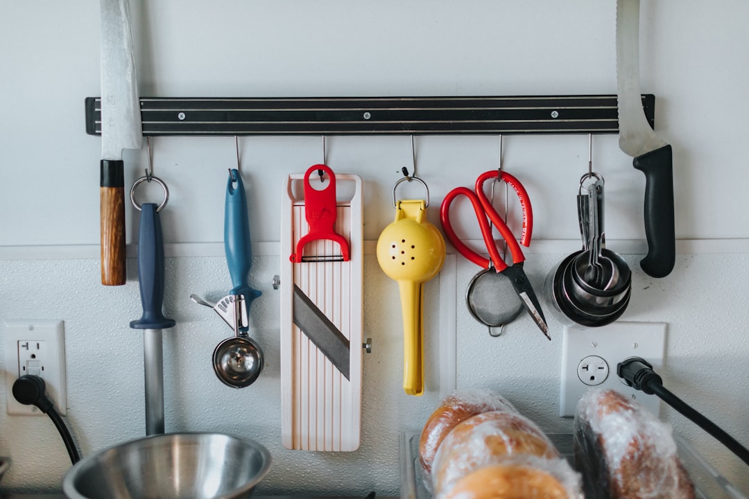 "Essential Time-Saving Kitchen Gadgets for Busy Home Cooks: Enhance Efficiency and Precision"